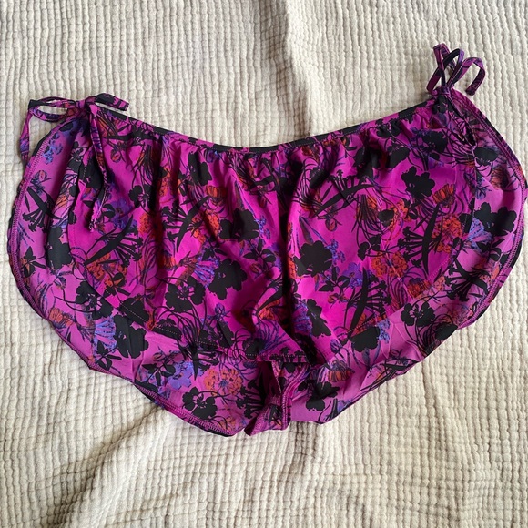 FENTY Bloom After Dark Shorts NWT - Picture 1 of 8